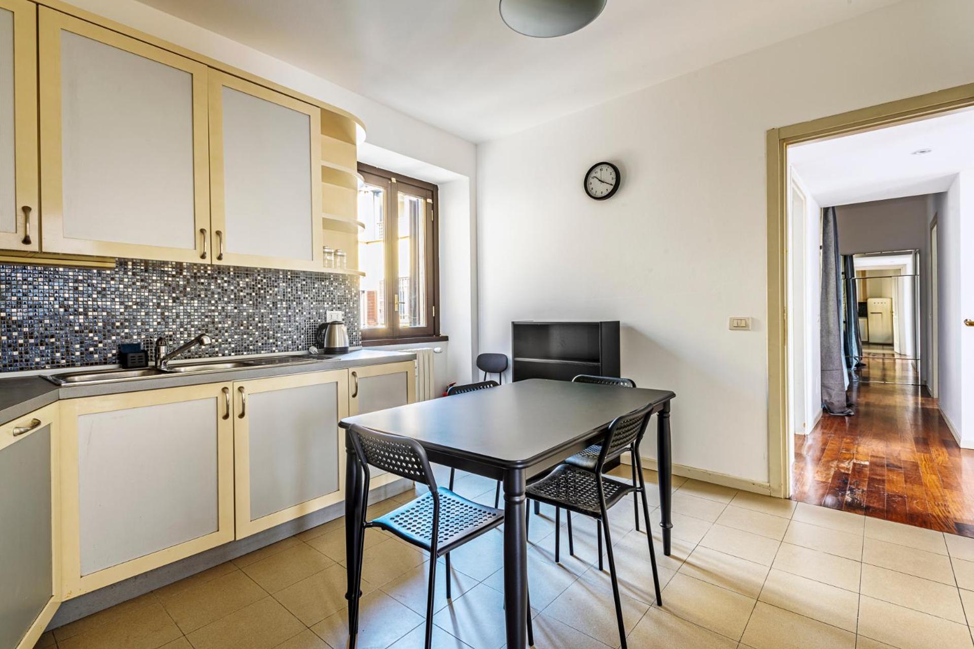 Elegant 2 Bedrooms Apartments Near Duomo Milan Luaran gambar