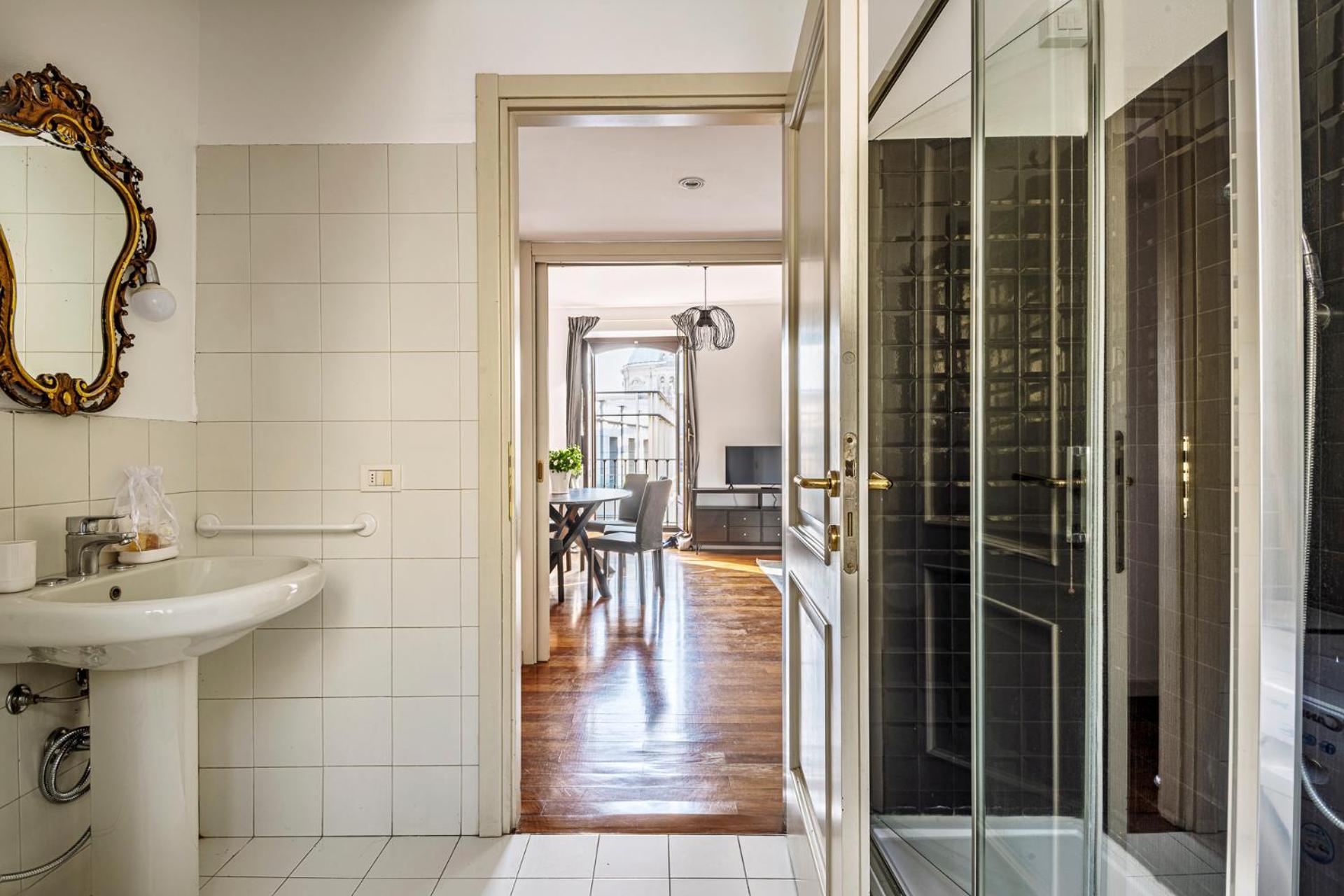 Elegant 2 Bedrooms Apartments Near Duomo Milan Luaran gambar