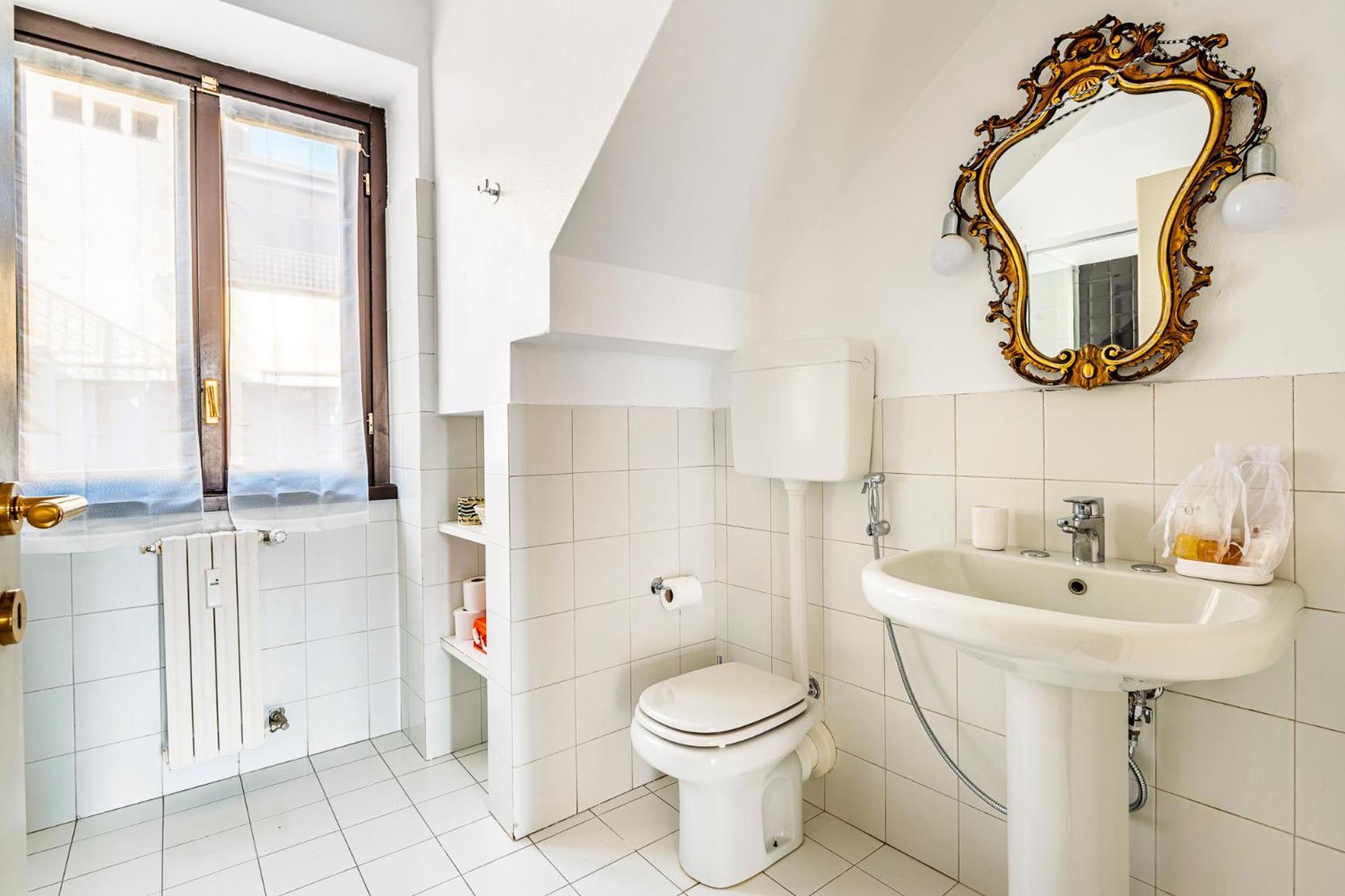 Elegant 2 Bedrooms Apartments Near Duomo Milan Luaran gambar