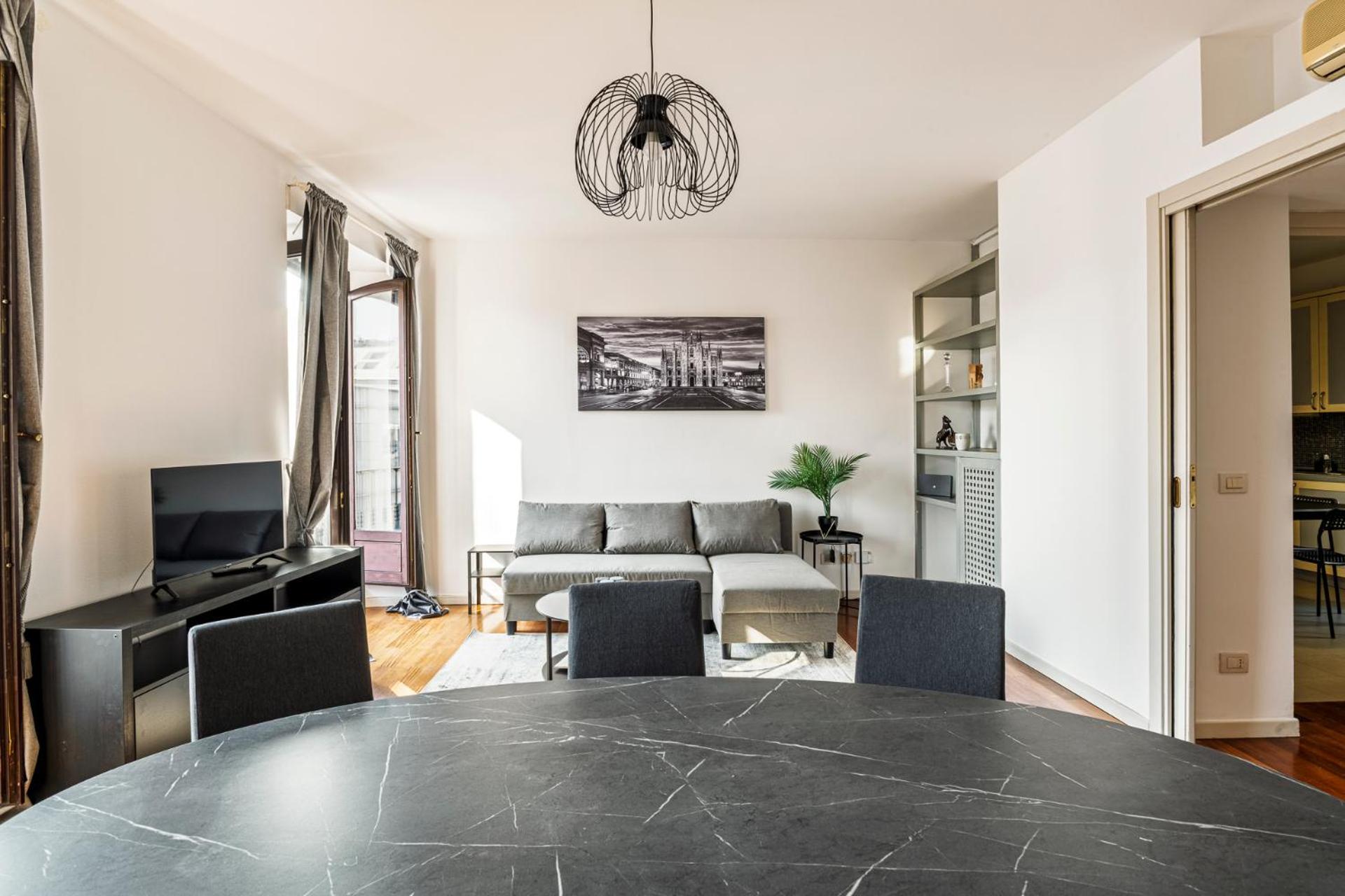 Elegant 2 Bedrooms Apartments Near Duomo Milan Luaran gambar