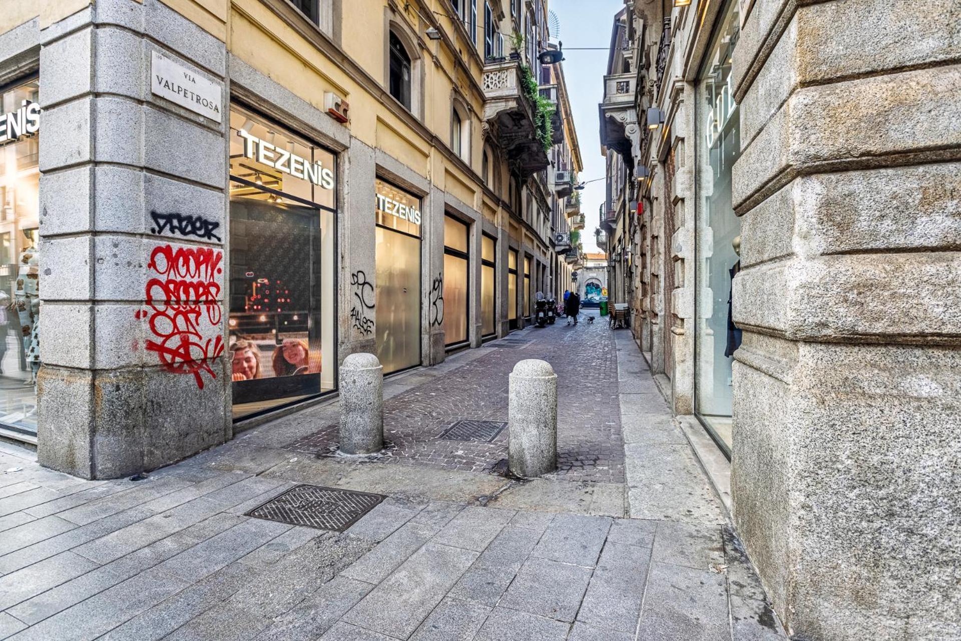 Elegant 2 Bedrooms Apartments Near Duomo Milan Luaran gambar