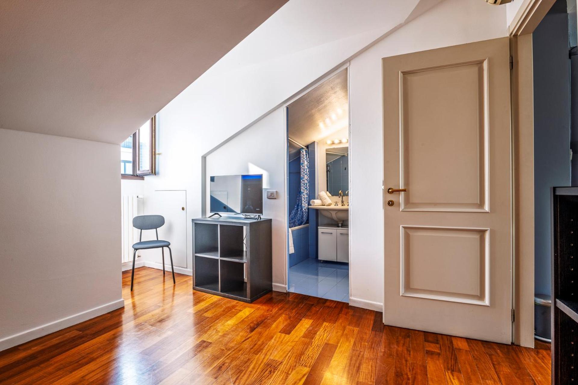 Elegant 2 Bedrooms Apartments Near Duomo Milan Luaran gambar