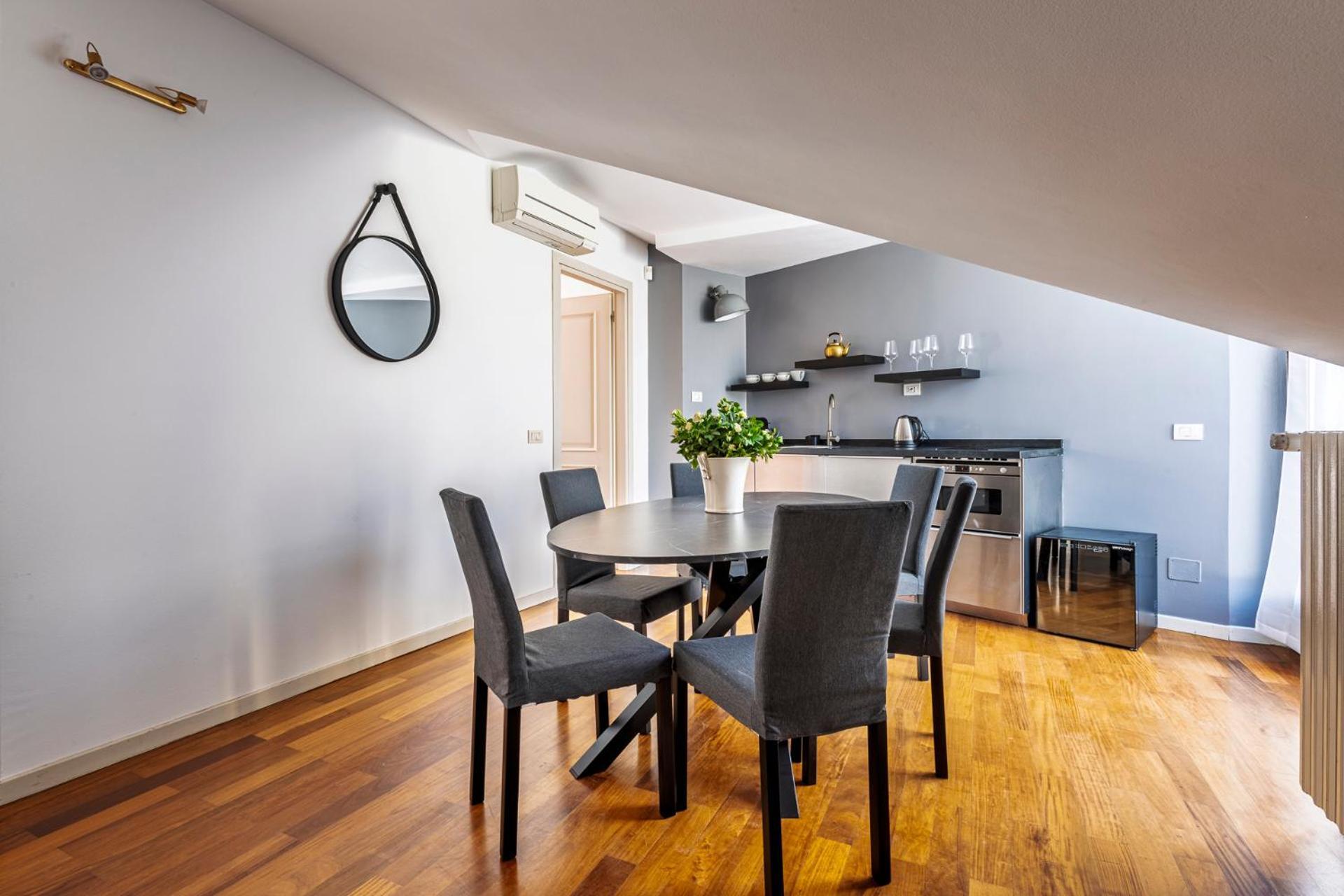 Elegant 2 Bedrooms Apartments Near Duomo Milan Luaran gambar